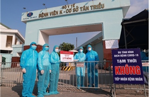 Agribank hỗ trợ bệnh viện tuyến đầu 2 tỷ đồng phòng chống COVID-19.