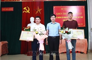 Khen thưởng đột xuất hai thanh niên cứu người đuối nước ở Quảng Ninh