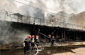 Điều tra tìm nguyên nhân vụ cháy 7 ki-ốt