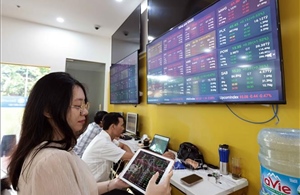 VN-Index tăng hơn 25 điểm nhờ cổ phiếu đầu ngành bất động sản
