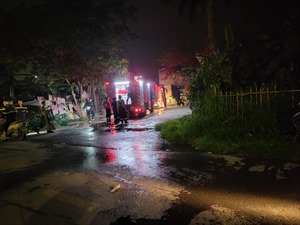 Đã dập tắt được đám cháy tại kho chứa gỗ ở Thanh Trì, Hà Nội