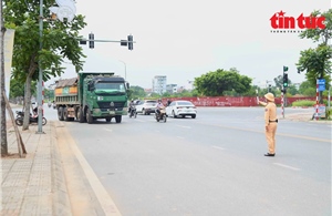 Hà Nội quyết tâm không để xe tải phá nát đường phố
