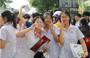 Ngày thi đầu tiên vào lớp 10 TP Hồ Chí Minh: Hai thí sinh vi phạm quy chế, một số sự cố được xử lý kịp thời