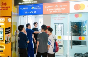 Người dân và du khách có thể làm thủ tục hành chính, kiểm tra sức khỏe ngay tại phố đi bộ Nguyễn Huệ