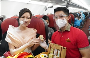 Cùng Hoa hậu Đỗ Thị Hà đón ngày 20/10 đặc biệt trên máy bay Vietjet