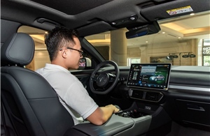 VinFast VF 8 Lux gây ấn tượng với chuyên gia xe nhờ thiết kế mới và công nghệ AI tạo sinh