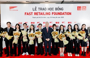 Fast Retailing trao tặng học bổng năm thứ 3 liên tiếp dành cho học sinh Việt Nam