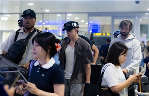 The Kid LAROI check-in Việt Nam sớm nhất, fan hỏi &#39;sang foodtour hả&#39;