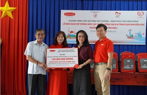 Mang nước sạch đến cho học sinh xã Xuyên Mộc