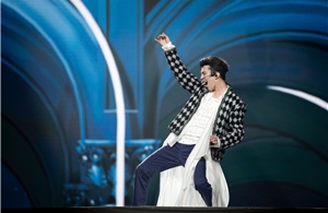 Dimash Kudaibergen: Tại sao cả thế giới &#39;phát cuồng&#39; trước một giọng hát?