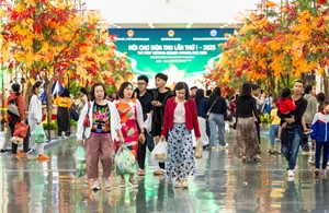 Biển người đổ về Hội chợ Mùa thu 2025 trước khi cơ hội mua sắm tốt nhất năm khép lại 