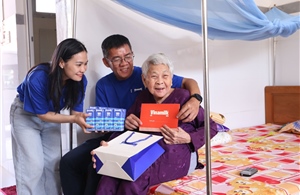 Vinamilk triển khai nhiều hoạt động chăm lo Tết cho người có công và người lao động