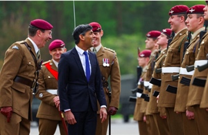 Thủ tướng Anh công bố kế hoạch nghĩa vụ quân sự bắt buộc