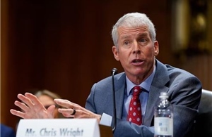 Mỹ nêu lý do gia hạn hoãn trừng phạt dầu Nga