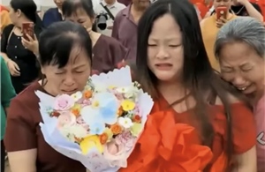 Trung Quốc: Đoàn tụ gia đình sau 22 năm bỏ nhà vì làm vỡ chai sữa tắm
