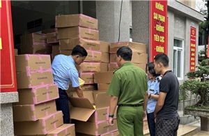 Quản lý thị trường Hà Nội phát hiện 57.000 mặt nạ giả, chuyển công an điều tra