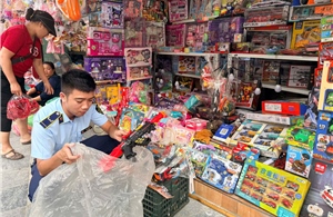 Hà Nội: Thu giữ, buộc tiêu hủy gần 1.500 sản phẩm phục vụ Tết Trung thu