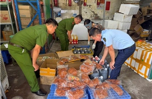 Lực lượng Quản lý thị trường Hà Nội đẩy mạnh phòng chống hàng giả mùa Trung thu