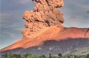 Philippines: Núi lửa Kanlaon phun tro bụi cao 2,5 km