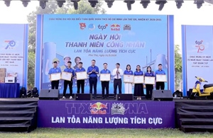 Lan tỏa Bet88 free 100 tỷ lệ trả thưởng cực hấp dẫn tích cực đến thanh niên công nhân