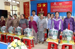 Vận động nguồn lực, chăm lo đời sống cho hộ nghèo, người yếu thế
