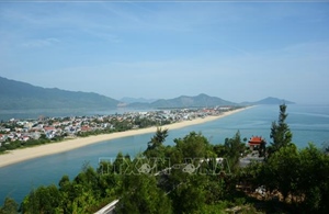 Vẻ đẹp quyến rũ của vịnh Lăng Cô