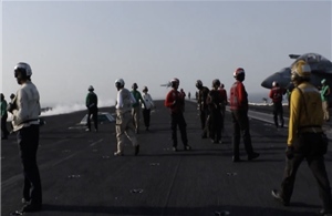 Mỹ tung video hoạt động của tàu sân bay USS Abraham Lincoln sau tuyên bố của IRGC