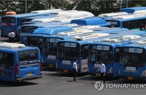 Hàn Quốc: Hàng nghìn tài xế xe buýt Seoul đình công đòi tăng lương