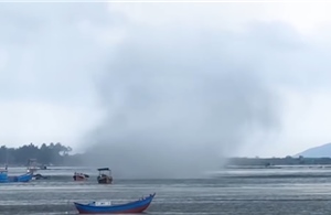 Vòi rồng trên vùng biển Khánh Hòa, làm hư hỏng nhiều tàu thuyền