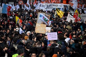 Pháp triển khai 12.000 cảnh sát bảo đảm trật tự trong biểu tình và đình công