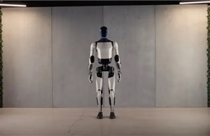 Robot hình người của Tesla sẵn sàng ra thị trường vào cuối năm sau