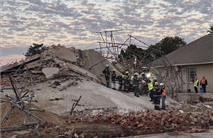 Tìm thấy người sống sót bị chôn vùi 5 ngày sau vụ sập tòa nhà ở Nam Phi