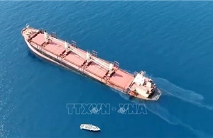 Hai tàu thương mại bị tấn công trên biển Yemen