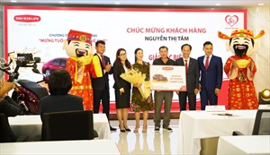 Dai-ichi Life Việt Nam trao giải cho khách hàng trúng thưởng khuyến mại 