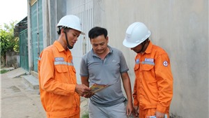 Công ty Điện lực Kon Tum tăng cường các biện pháp bảo vệ hành lang an toàn lưới điện