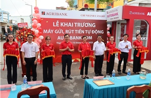 Agribank mang dịch vụ ngân hàng hiện đại thắp sáng hy vọng phát triển  tại xã đảo Thạnh An
