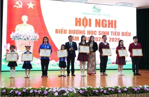 Phường Lâm Viên – Đà Lạt khen thưởng hơn 300 học sinh xuất sắc