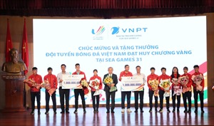VNPT thưởng &#39;nóng&#39; 2 tỷ đồng cho đội tuyển bóng đá nam và nữ Việt Nam