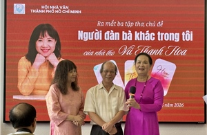 Nhà thơ Vũ Thanh Hoa ra mắt bộ ba tập thơ mới 'Vũ - Thanh - Hoa'