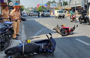 TP Hồ Chí Minh: Ô tô mất lái đâm 8 xe máy và 5 ô tô