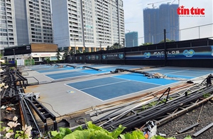 Tháo dỡ hàng loạt sân thể thao xây dựng trái phép ở phường Bình Trưng