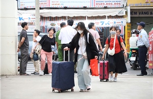 Đường sắt trung chuyển khách sau sự cố sà lan va cầu Ghềnh tại Biên Hòa