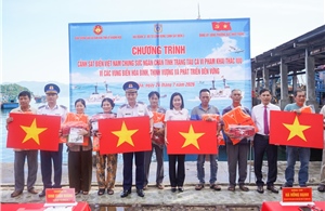 Cảnh sát biển đồng hành cùng ngư dân Khánh Hòa vươn khơi, bám biển