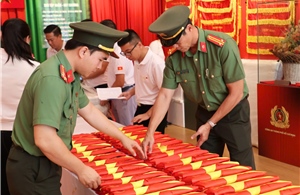 Công an TP Hồ Chí Minh tiếp nhận hơn 150 di ảnh liệt sĩ được phục dựng
