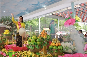 Lễ hội trái cây Nam bộ thu hút đông đảo người dân đến tham quan và mua sắm