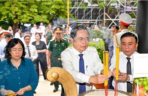 TP Hồ Chí Minh: Công viên Lê Thị Riêng thành điểm cầu tri ân tối 26/7