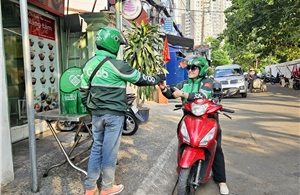Grab triển khai 1.500 điểm tiếp sức cho bác tài mùa nắng nóng
