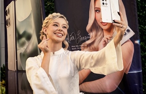 Motorola đưa điện thoại gập dạng sách vào Việt Nam