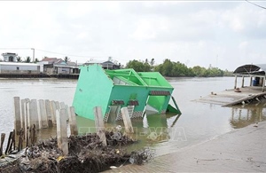 Khẩn trương khắc phục các điểm sạt lở nghiêm trọng tại xã Đầm Dơi