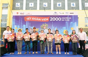 Bảo hiểm Toàn Cầu tiếp sức hành trình về quê đón Tết của thanh niên công nhân